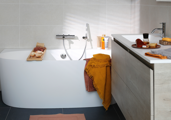 Natural boho salle de bain aux tons ocres
