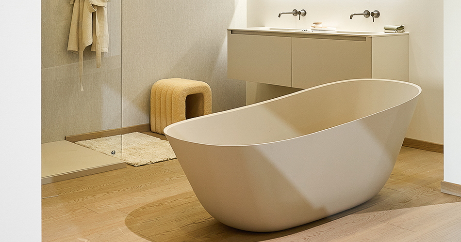 Moderne badkamer in beigetinten