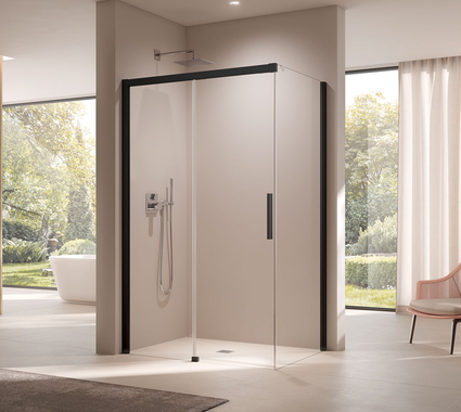 Cabine de douche moderne et épurée avec porte de douche en verre et profilé noir, installée dans une salle de bain lumineuse et spacieuse