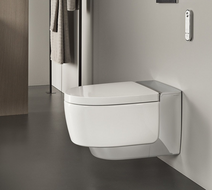Le Geberit Aquaclean Mera est disponible en blanc et en chrome.