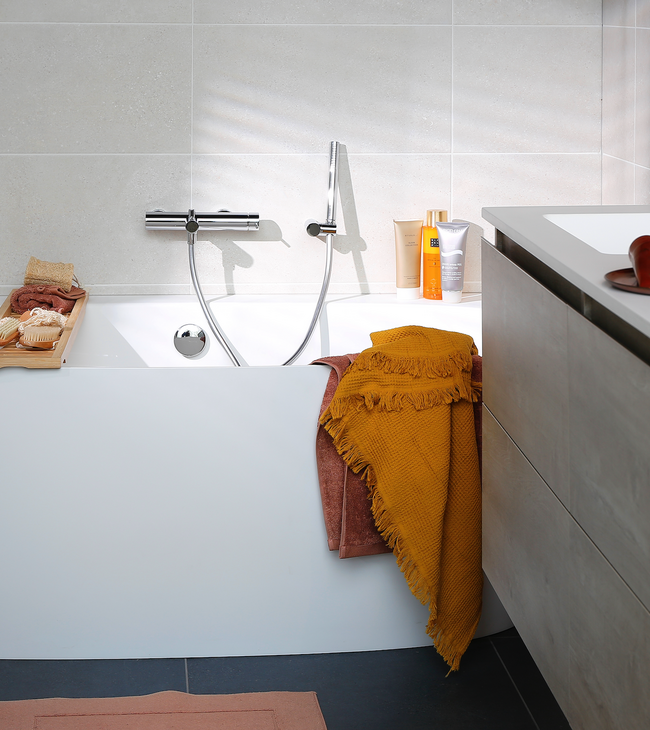 Natural boho salle de bain aux tons ocres
