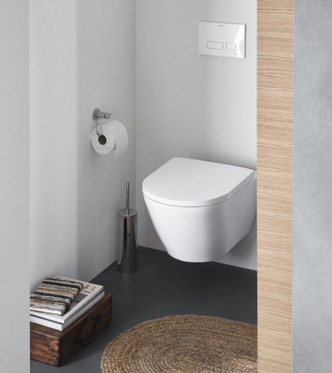 Toilettes d’invités au style naturel avec WC suspendu DNeo de Duravit