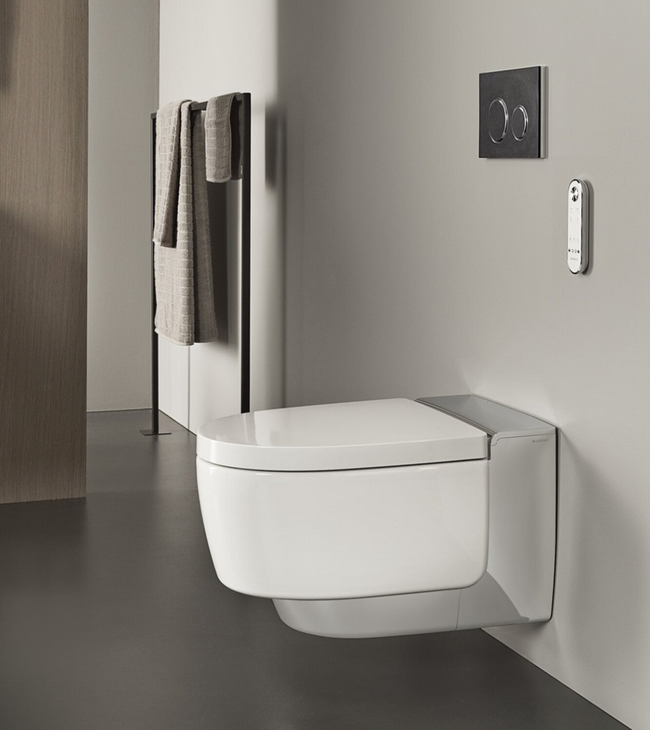 Le Geberit Aquaclean Mera est disponible en blanc et en chrome.