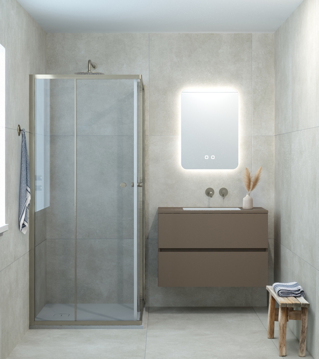 Cabine de douche avec entrée d’angle dans une salle de bain moderne avec des carreaux beiges, un miroir éclairé et un meuble de salle de bain épuré.