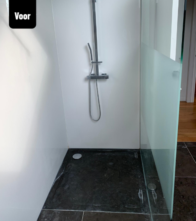 Badkamerrenovatie, douche voor de verbouwing
